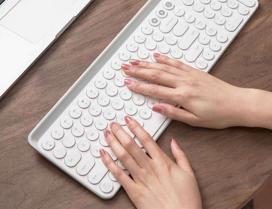 Bluetooth 4.0 & 2.4GHz Wireless Smart Keyboard | Aluminum Alloy | Windows, Mac, Android, iOS | 4 Colors