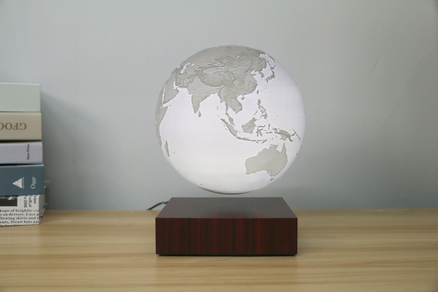Magnetic Levitating Earth & Jupiter LED Night Light | 15 & 18cm, 16-Colour Remote, USB, Desk Lamp Gift