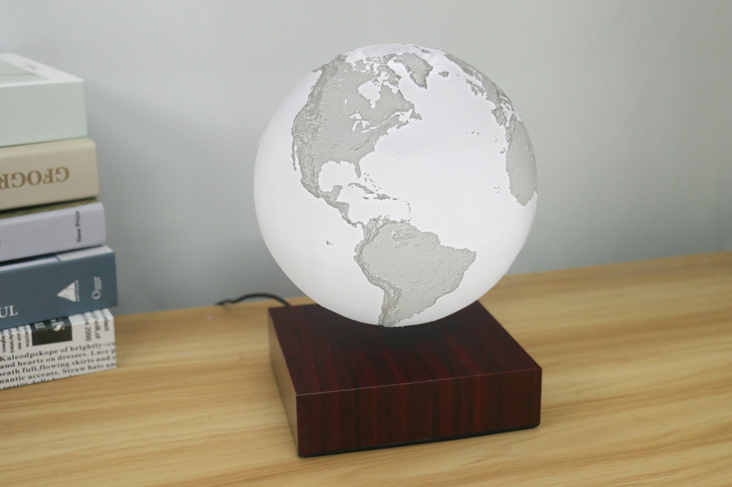 Magnetic Levitating Earth & Jupiter LED Night Light | 15 & 18cm, 16-Colour Remote, USB, Desk Lamp Gift