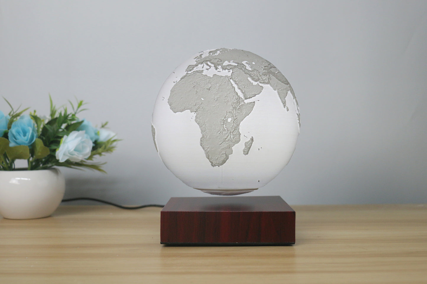 Magnetic Levitating Earth & Jupiter LED Night Light | 15 & 18cm, 16-Colour Remote, USB, Desk Lamp Gift